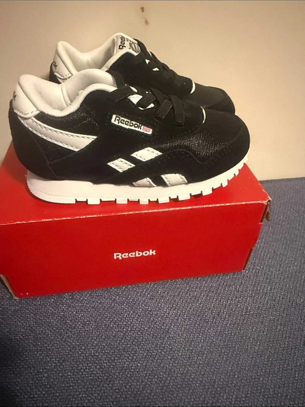Reebok Classic Black and White Running Shoes - Infant-Size 6